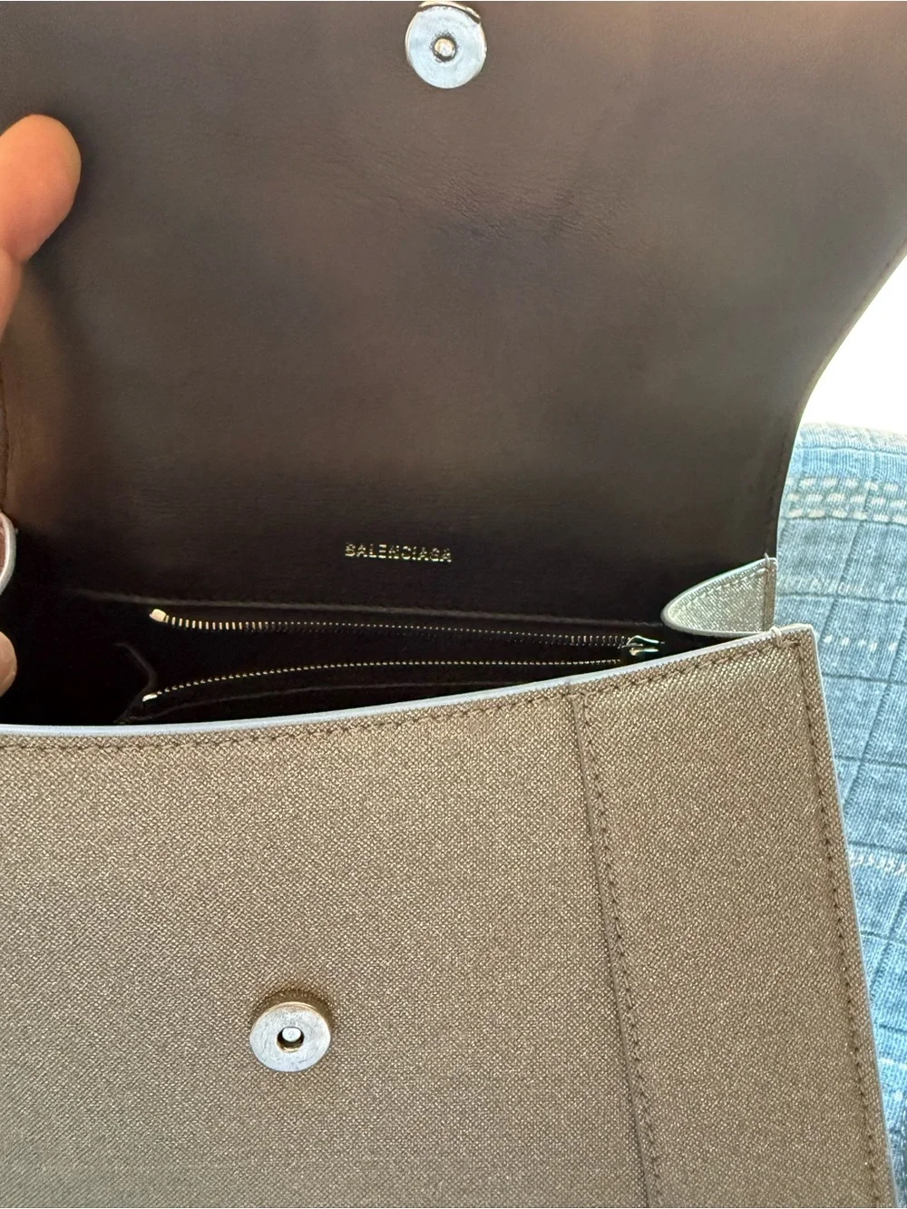 BALENCIAGA
Silver Glitter Fabric Hourglass Small Top Handle Bag - Picture 8 of 9